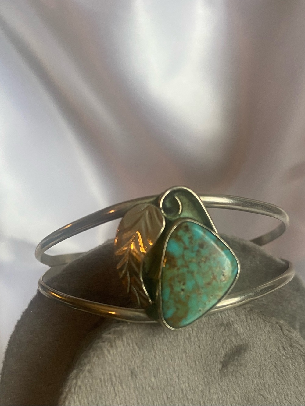 Turquoise Cuff Bracelet Split Band Leaf Motif Boho Southwestern Silver Tone